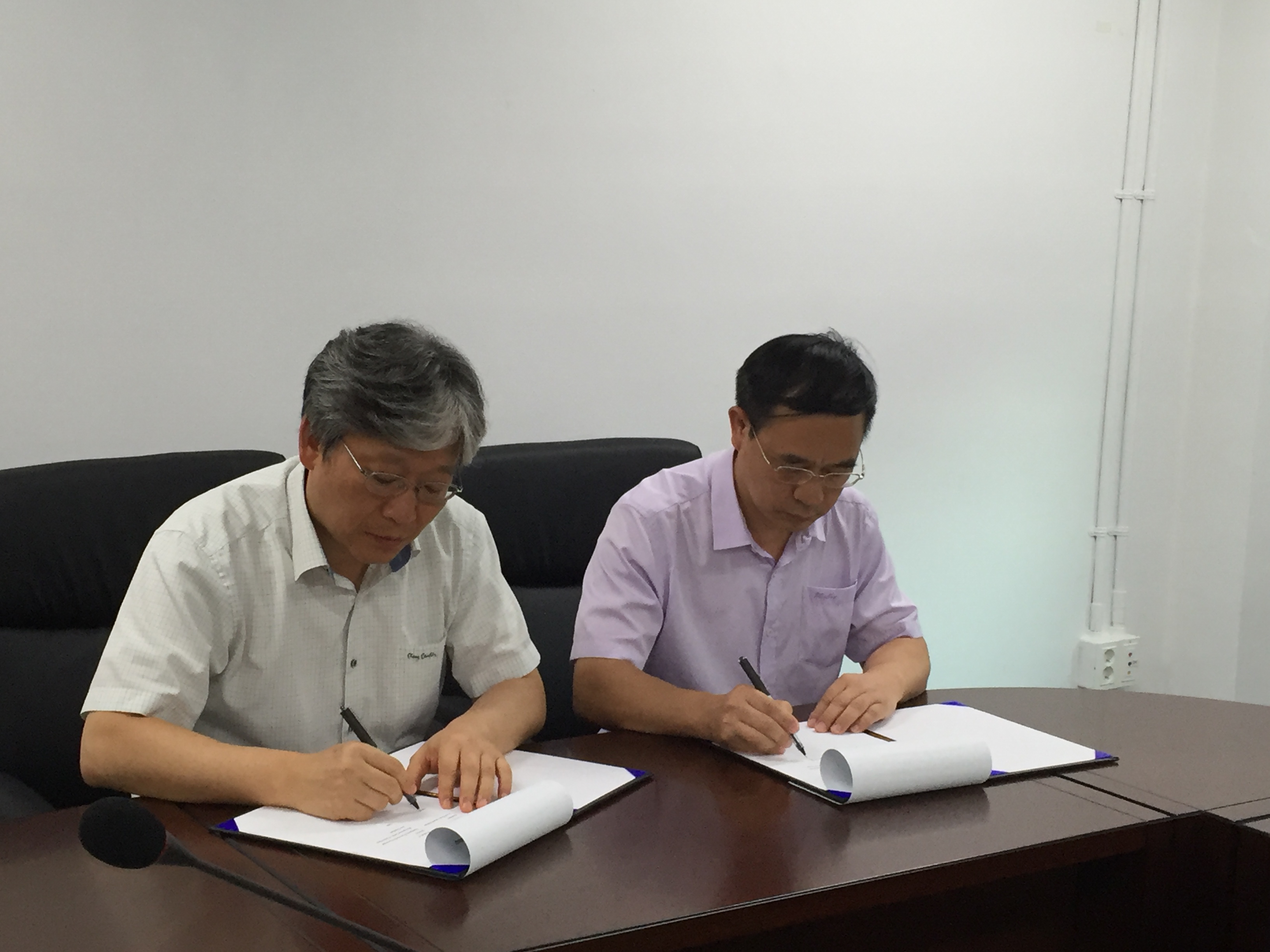 KEI-GDSWEMC (Guangdong Province Environmental Management Centre of Solid Waste and Chemicals) MoU Signing and Joint Workshop 1